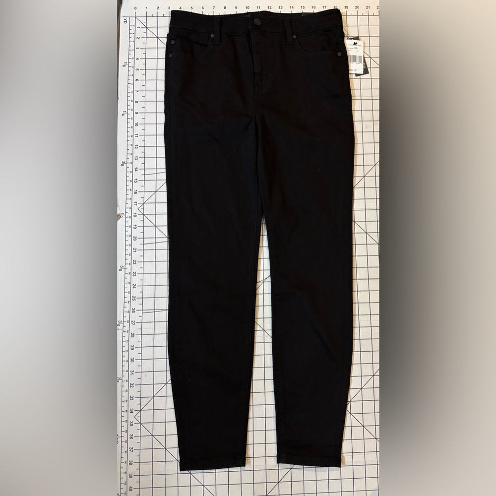 NWT Liverpool Women’s Size 8/29 Black Wash Abby Hi-Rise Ankle‎ Jeans